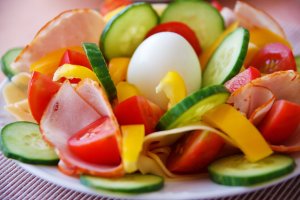 Refeição com legumes e verduras indicados para a fertilidade.